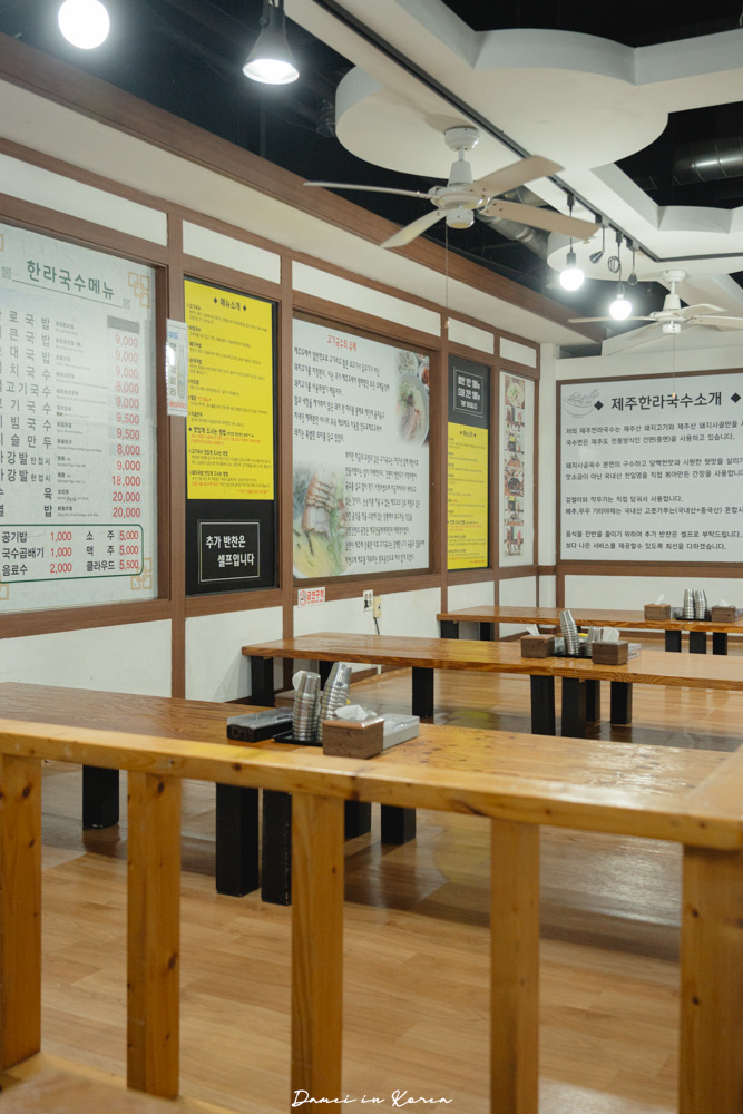 濟州島豬肉湯麵推薦!濟州漢拏麵館제주한라국수-只有在地人的西歸浦豬肉湯麵店,必點特色白切肉 - 第4張圖