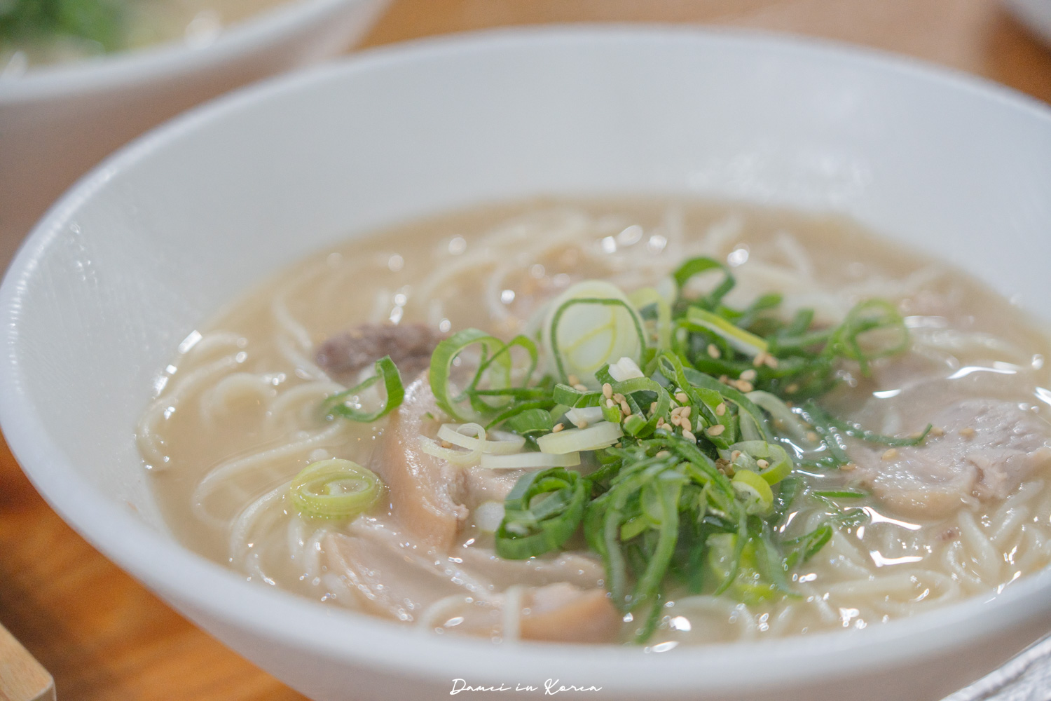 濟州島豬肉湯麵推薦!濟州漢拏麵館제주한라국수-只有在地人的西歸浦豬肉湯麵店,必點特色白切肉 - 第10張圖