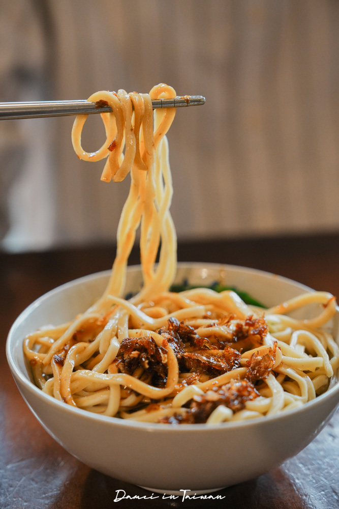 2025米其林必比登推薦!ㄤ咕麵-傳承三代的在地老麵店,豐富多樣小菜能搭配 - 第20張圖