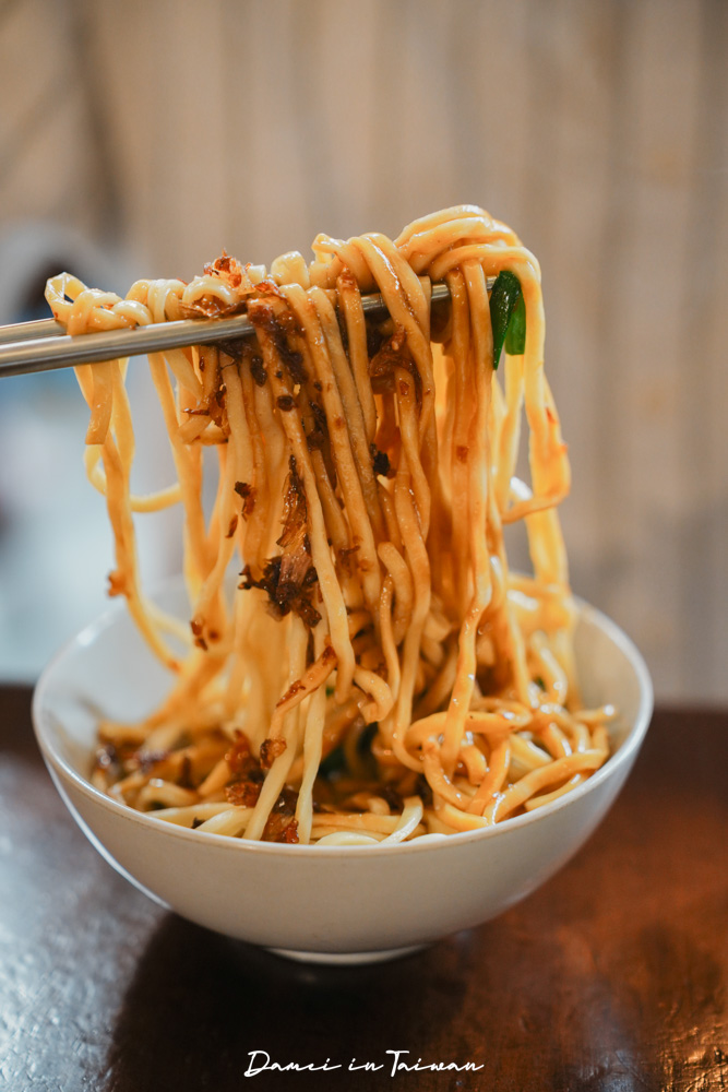 2025米其林必比登推薦!ㄤ咕麵-傳承三代的在地老麵店,豐富多樣小菜能搭配 - 第19張圖