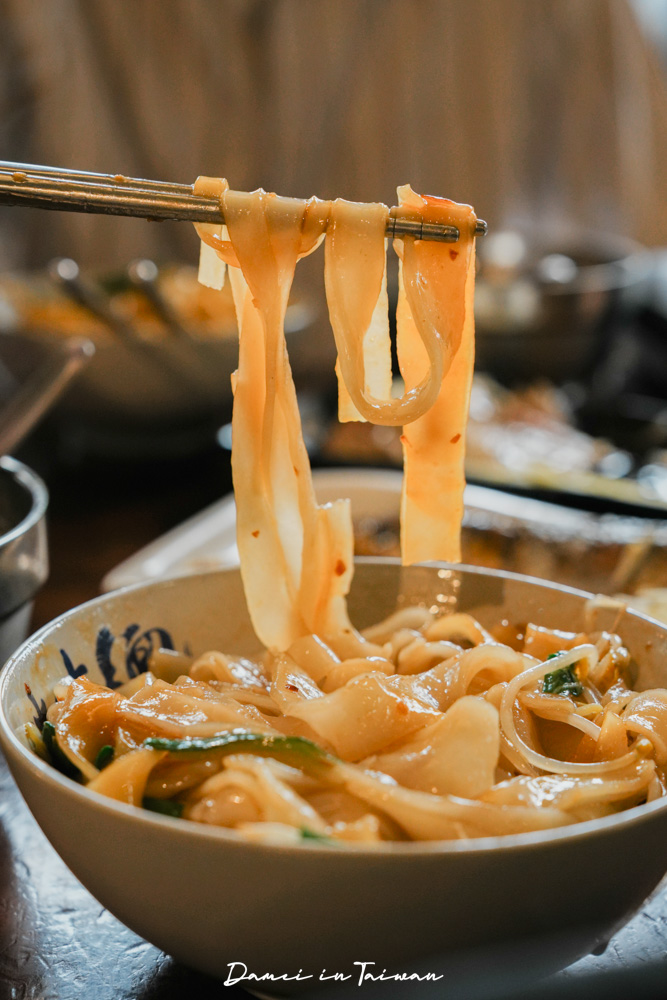 2025米其林必比登推薦!ㄤ咕麵-傳承三代的在地老麵店,豐富多樣小菜能搭配 - 第23張圖