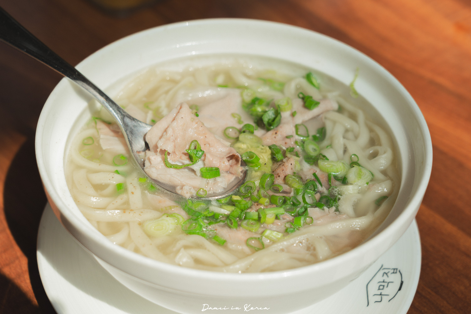 釜山必吃!나막집Namakzip-招牌蔥油豬肉湯麵,讓人愛不釋手的滋味 - 第10張圖