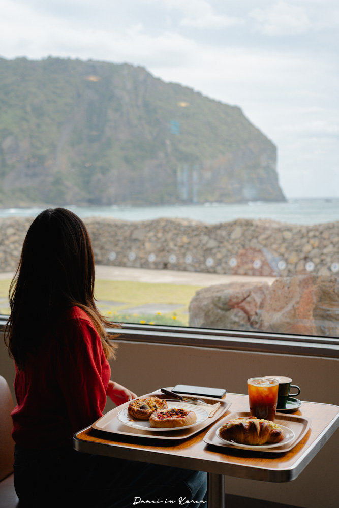 濟州島咖啡廳推薦!Fritz Coffee Conpany 城山店-城山日出峰附近必訪海景咖啡店,來自首爾人氣咖啡品牌 - 第12張圖 濟州島咖啡廳推薦!Fritz Coffee Conpany 城山店-城山日出峰附近必訪海景咖啡店,來自首爾人氣咖啡品牌