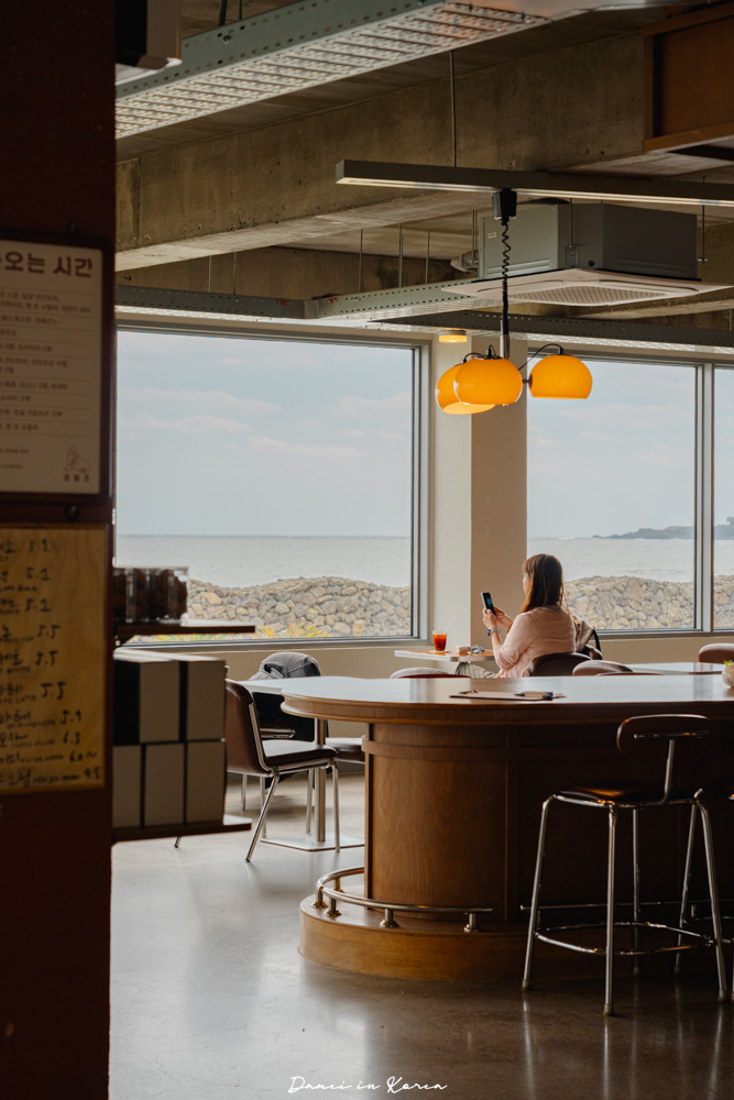 濟州島咖啡廳推薦!Fritz Coffee Conpany 城山店-城山日出峰附近必訪海景咖啡店,來自首爾人氣咖啡品牌 - 第11張圖 濟州島咖啡廳推薦!Fritz Coffee Conpany 城山店-城山日出峰附近必訪海景咖啡店,來自首爾人氣咖啡品牌