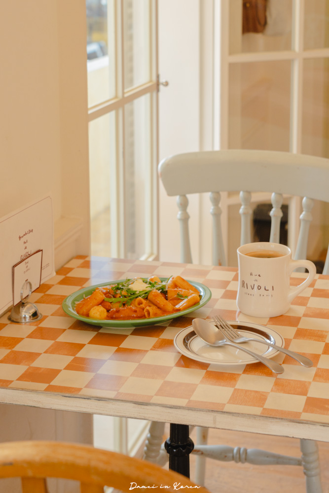 首爾聖水早午餐推薦｜Rue de Rivoli 聖水-聖水人氣法式早午餐店，竟然有玫瑰辣炒年糕水管麵？