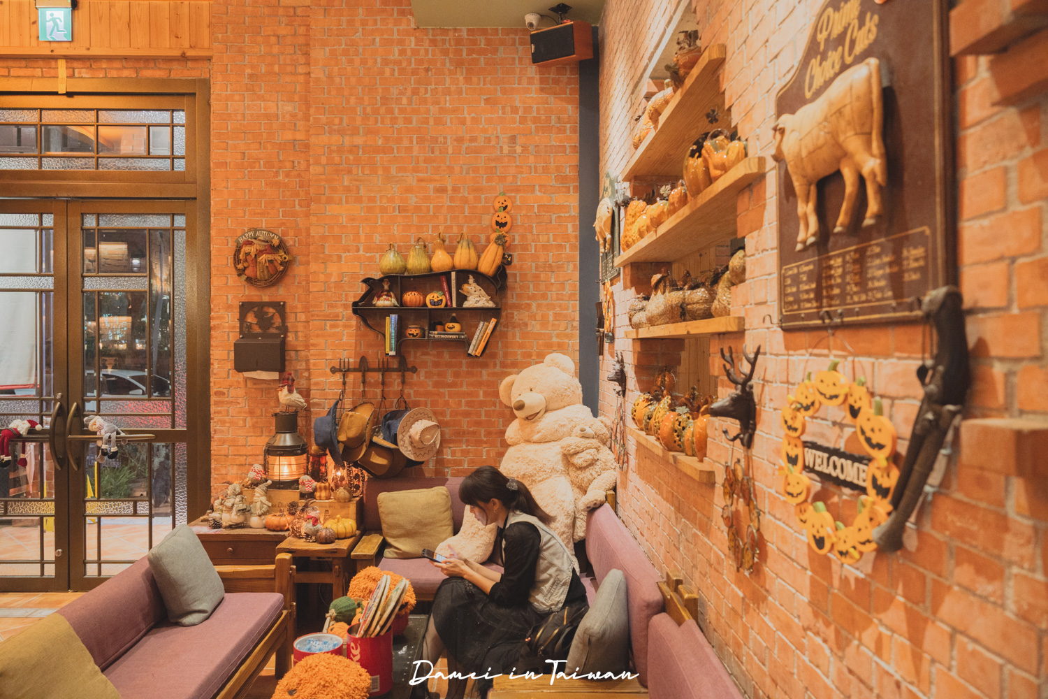 台中勤美美食推薦!南瓜屋魔女露露的廚房-平價大份量的聚餐餐廳,空間又超好拍 - 第4張圖 台中勤美美食推薦!南瓜屋魔女露露的廚房-平價大份量的聚餐餐廳,空間又超好拍