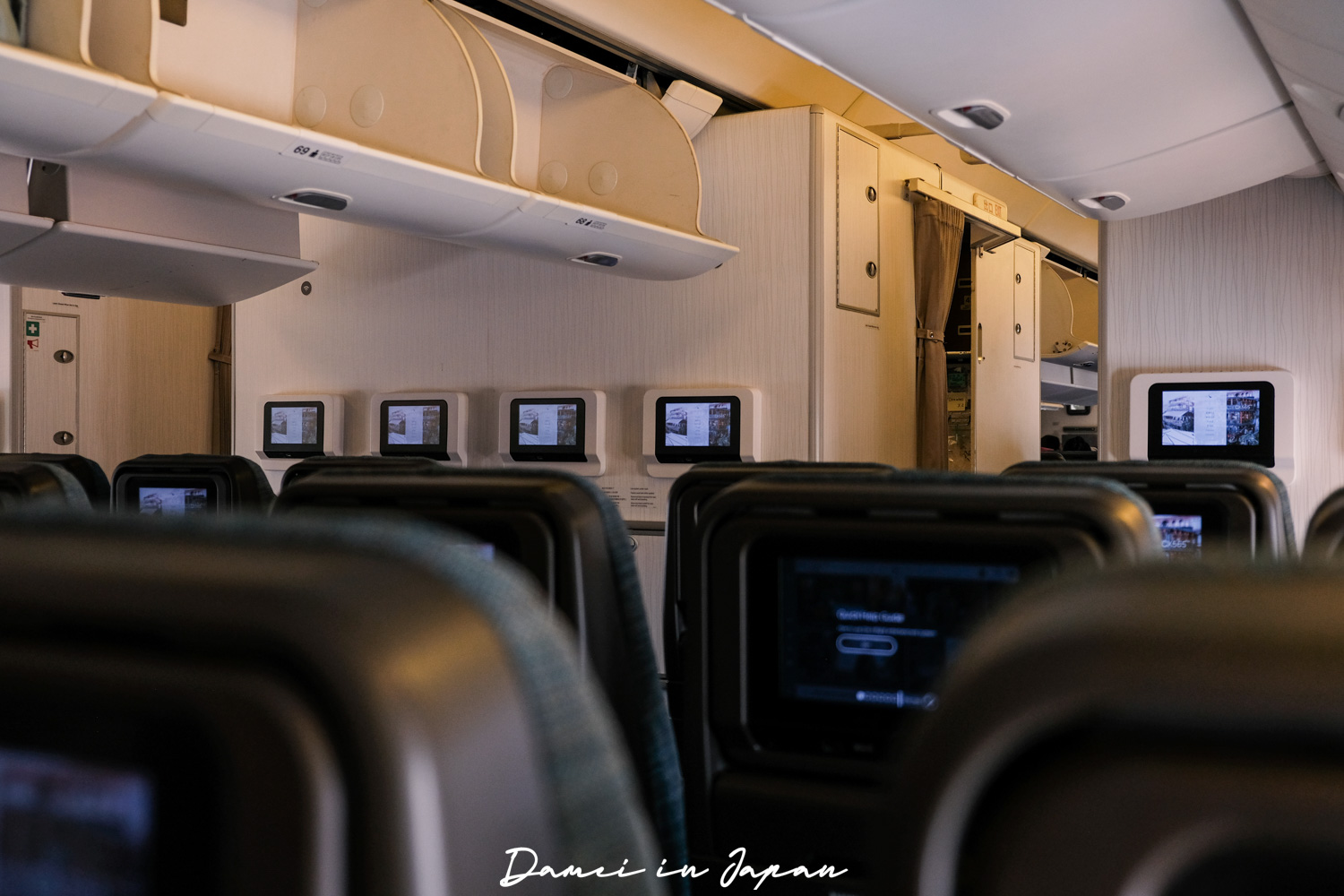 國泰航空CX564、CX565 波音777-300『台北-大阪』商務艙、經濟艙座位與餐點開箱 - 第22張圖 國泰航空CX564、CX565 波音777-300『台北-大阪』商務艙、經濟艙座位與餐點開箱