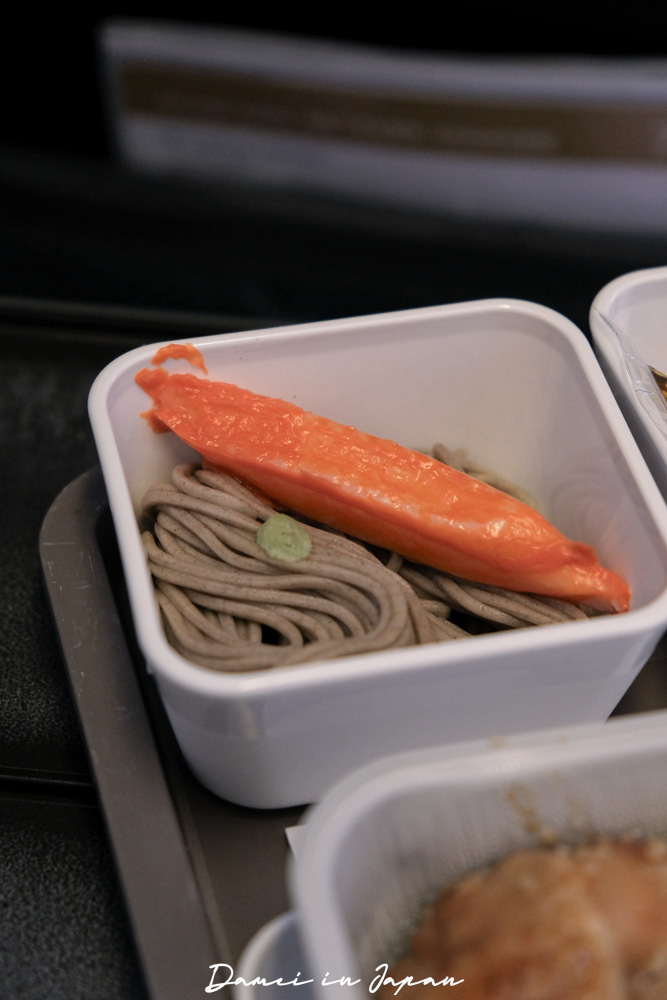 國泰航空CX564、CX565 波音777-300『台北-大阪』商務艙、經濟艙座位與餐點開箱 - 第32張圖 國泰航空CX564、CX565 波音777-300『台北-大阪』商務艙、經濟艙座位與餐點開箱