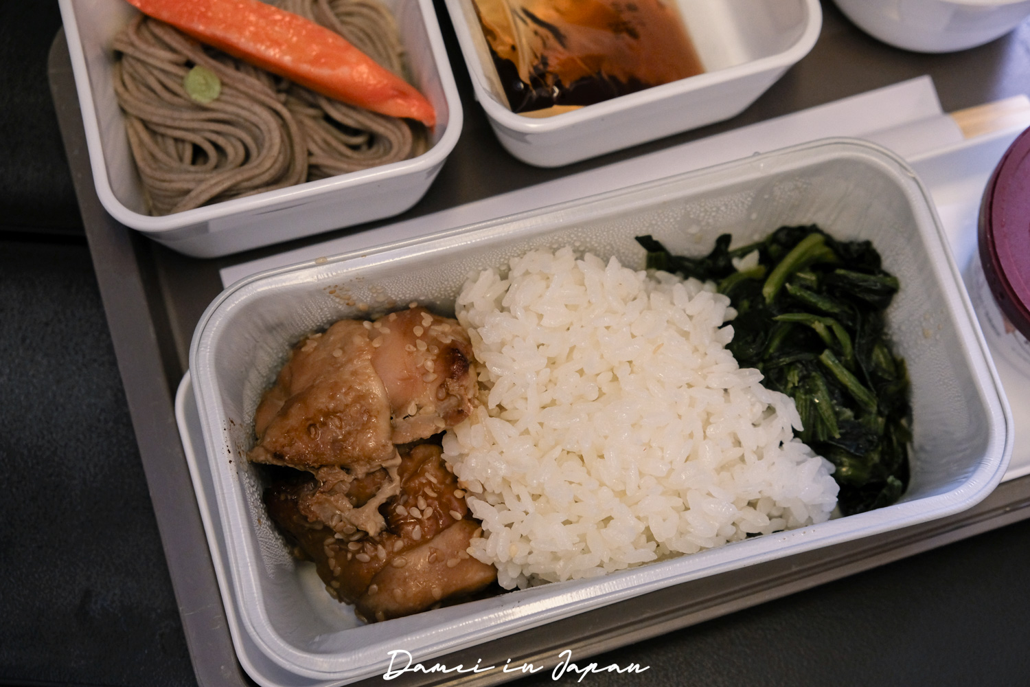 國泰航空CX564、CX565 波音777-300『台北-大阪』商務艙、經濟艙座位與餐點開箱 - 第31張圖 國泰航空CX564、CX565 波音777-300『台北-大阪』商務艙、經濟艙座位與餐點開箱