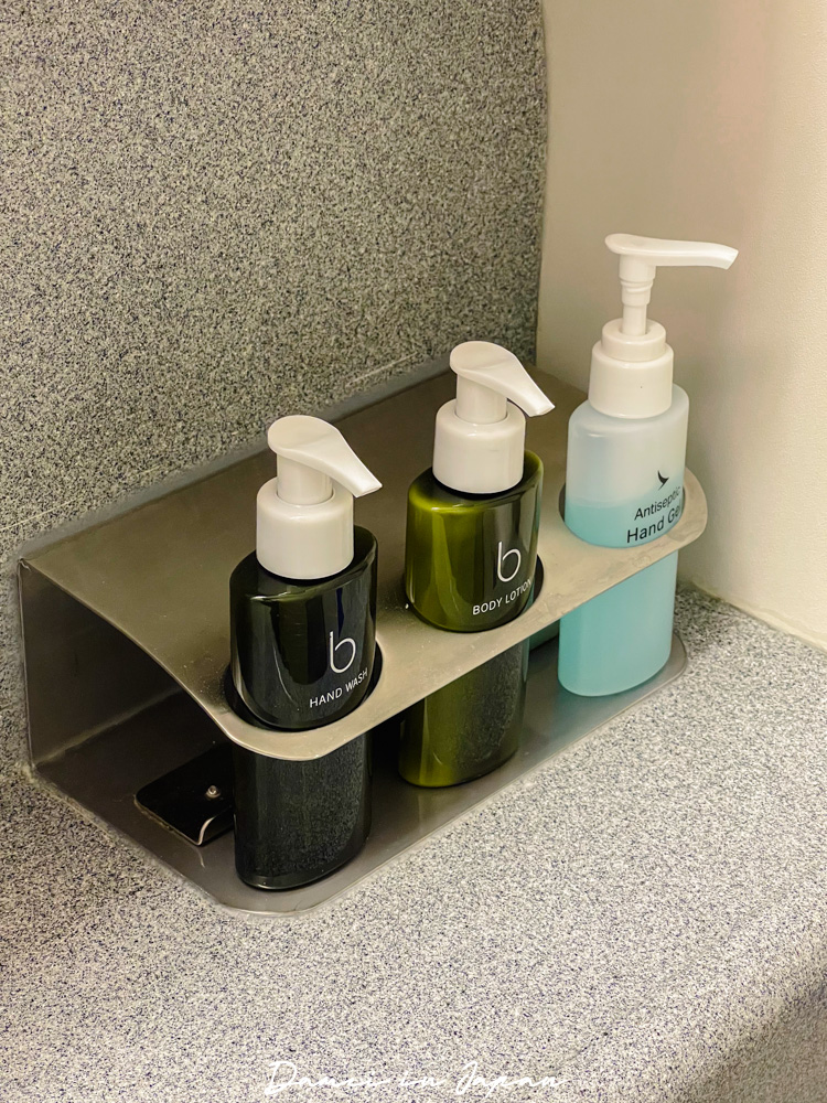 國泰航空CX564、CX565 波音777-300『台北-大阪』商務艙、經濟艙座位與餐點開箱 - 第20張圖 國泰航空CX564、CX565 波音777-300『台北-大阪』商務艙、經濟艙座位與餐點開箱