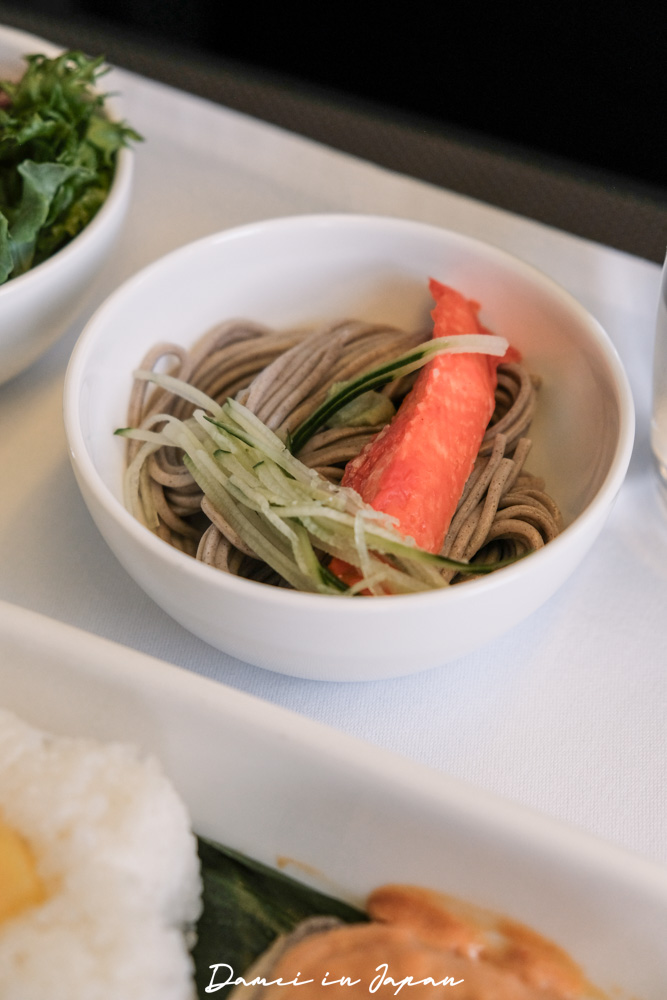 國泰航空CX564、CX565 波音777-300『台北-大阪』商務艙、經濟艙座位與餐點開箱 - 第17張圖 國泰航空CX564、CX565 波音777-300『台北-大阪』商務艙、經濟艙座位與餐點開箱