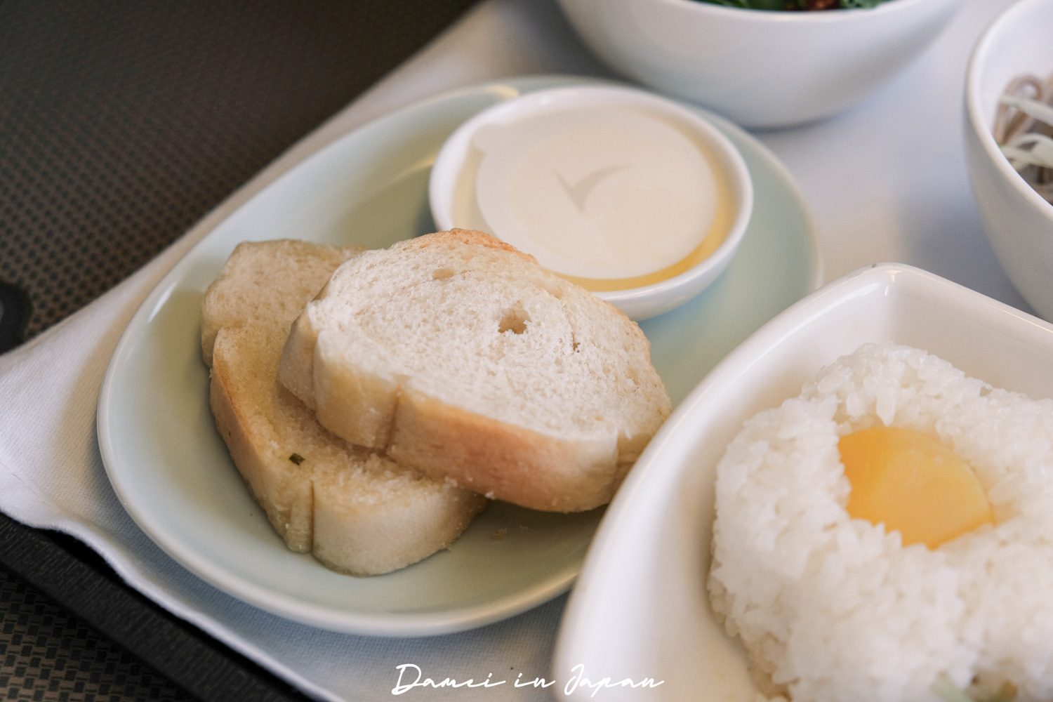 國泰航空CX564、CX565 波音777-300『台北-大阪』商務艙、經濟艙座位與餐點開箱 - 第18張圖 國泰航空CX564、CX565 波音777-300『台北-大阪』商務艙、經濟艙座位與餐點開箱