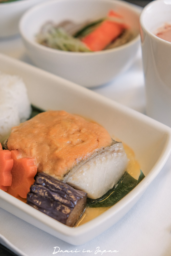 國泰航空CX564、CX565 波音777-300『台北-大阪』商務艙、經濟艙座位與餐點開箱 - 第15張圖 國泰航空CX564、CX565 波音777-300『台北-大阪』商務艙、經濟艙座位與餐點開箱