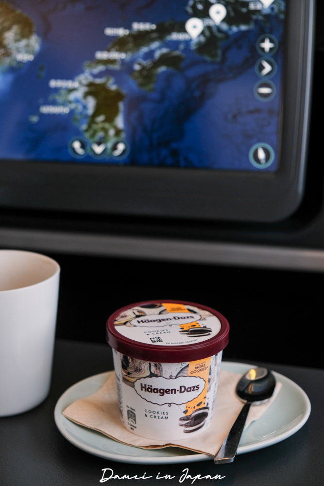 國泰航空CX564、CX565 波音777-300『台北-大阪』商務艙、經濟艙座位與餐點開箱 - 第19張圖 國泰航空CX564、CX565 波音777-300『台北-大阪』商務艙、經濟艙座位與餐點開箱