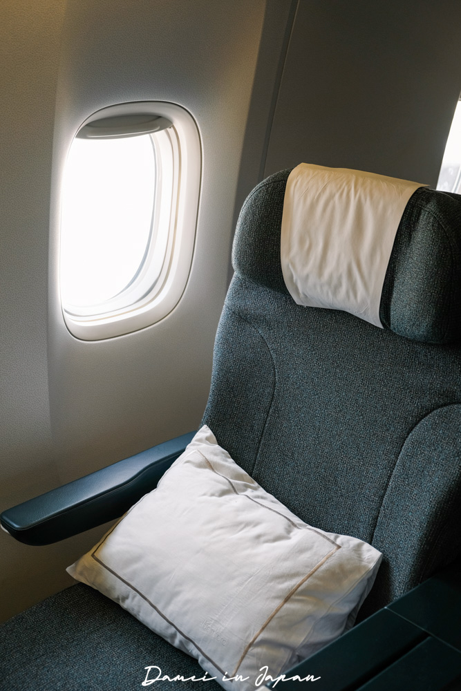 國泰航空CX564、CX565 波音777-300『台北-大阪』商務艙、經濟艙座位與餐點開箱 - 第7張圖 國泰航空CX564、CX565 波音777-300『台北-大阪』商務艙、經濟艙座位與餐點開箱