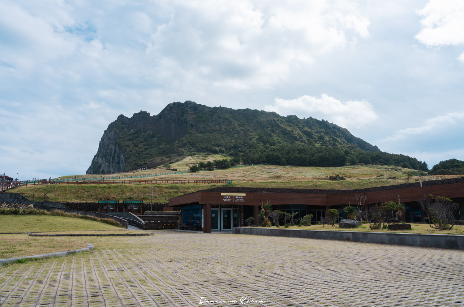 濟州島景點「城山日出峰」登上世界自然遺產,門票值得嗎?濟州島最早看到日出的地方! - 第3張圖 濟州島景點「城山日出峰」登上世界自然遺產,門票值得嗎?濟州島最早看到日出的地方!