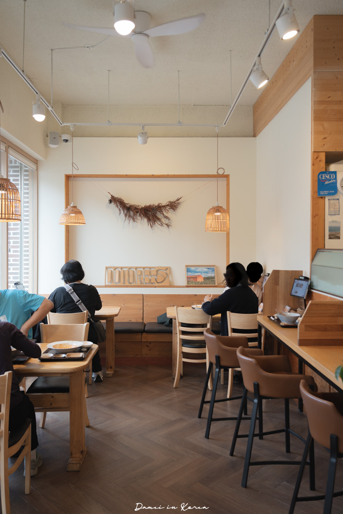 濟州機場美食推薦！DOTOREE Kitchen橡子廚房-青橘蕎麥冷麵配上特製豆皮壽司，連韓國人也力推的熱門餐廳