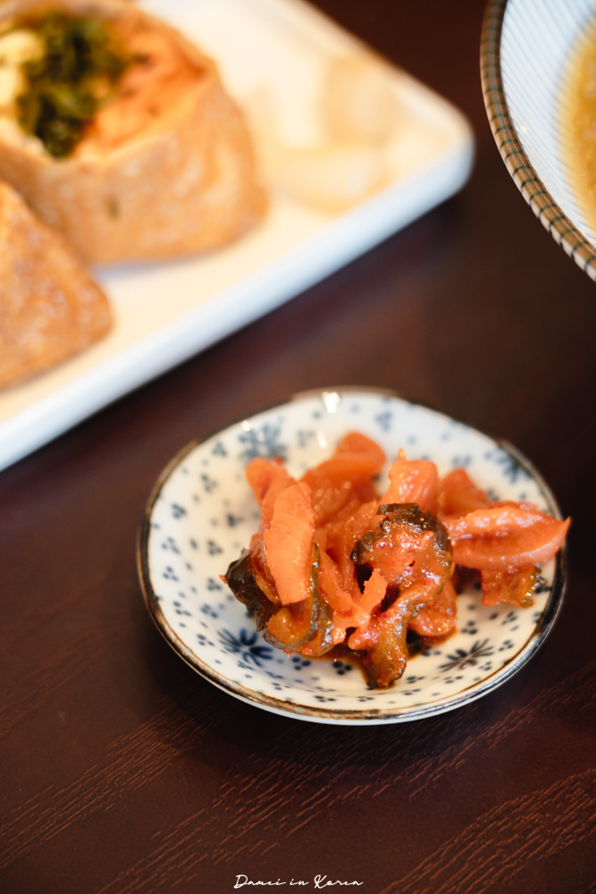 濟州機場美食推薦！DOTOREE Kitchen橡子廚房-青橘蕎麥冷麵配上特製豆皮壽司，連韓國人也力推的熱門餐廳