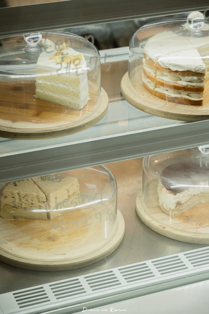 釜山南浦咖啡廳推薦!Top floor탑플로어-草莓鮮奶油蛋糕清爽不膩口，法式風格空間又好拍照