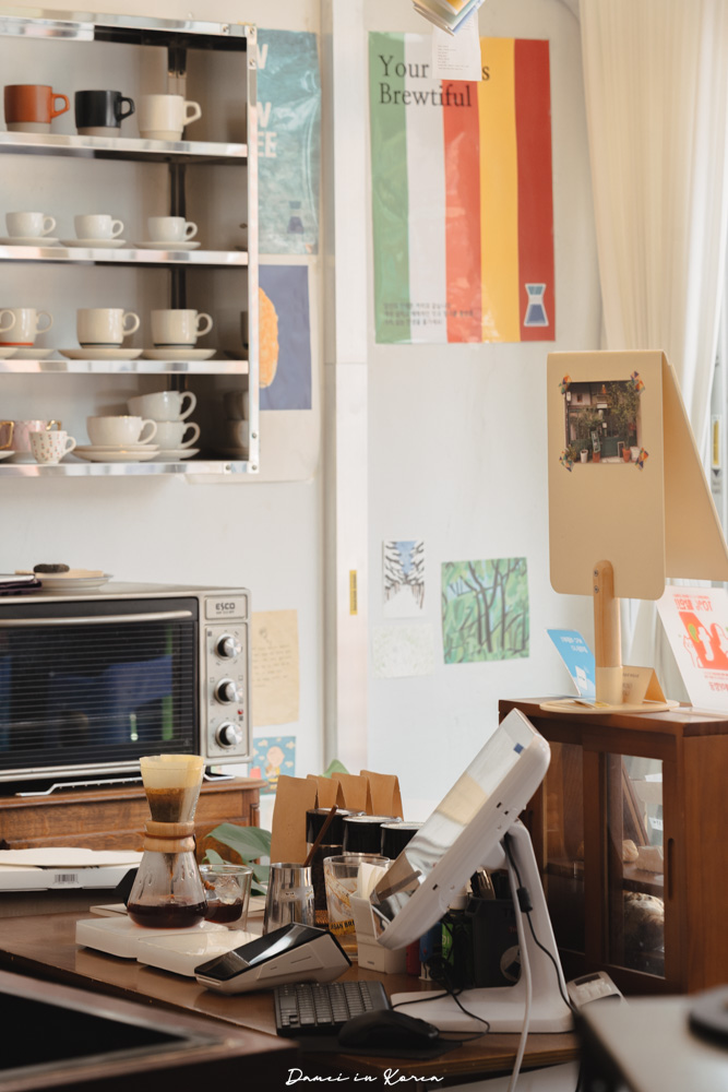 濟州島咖啡廳推薦|Urban Brewing,在地人也愛的手沖咖啡空間,過去曾是洗衣店! - 第4張圖 濟州島咖啡廳推薦|Urban Brewing,在地人也愛的手沖咖啡空間,過去曾是洗衣店!