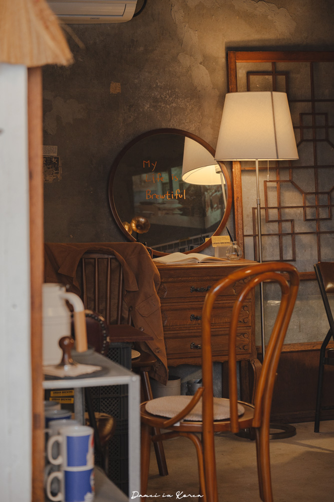 濟州島咖啡廳推薦|Urban Brewing,在地人也愛的手沖咖啡空間,過去曾是洗衣店! - 第8張圖 濟州島咖啡廳推薦|Urban Brewing,在地人也愛的手沖咖啡空間,過去曾是洗衣店!