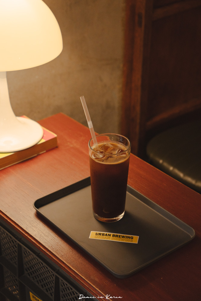 濟州島咖啡廳推薦|Urban Brewing,在地人也愛的手沖咖啡空間,過去曾是洗衣店! - 第15張圖 濟州島咖啡廳推薦|Urban Brewing,在地人也愛的手沖咖啡空間,過去曾是洗衣店!