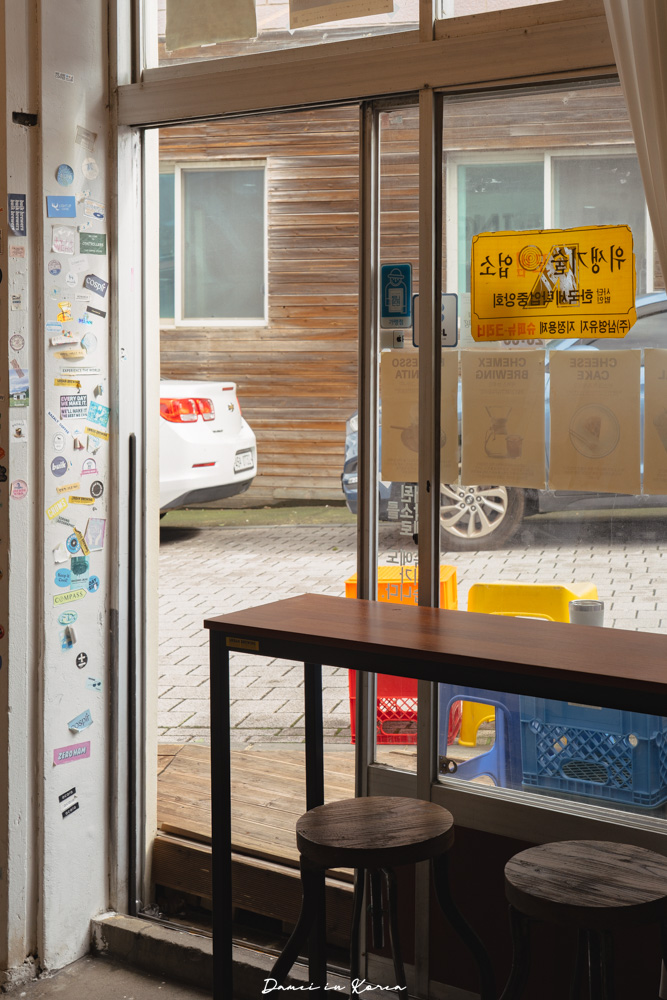 濟州島咖啡廳推薦|Urban Brewing,在地人也愛的手沖咖啡空間,過去曾是洗衣店! - 第6張圖 濟州島咖啡廳推薦|Urban Brewing,在地人也愛的手沖咖啡空間,過去曾是洗衣店!