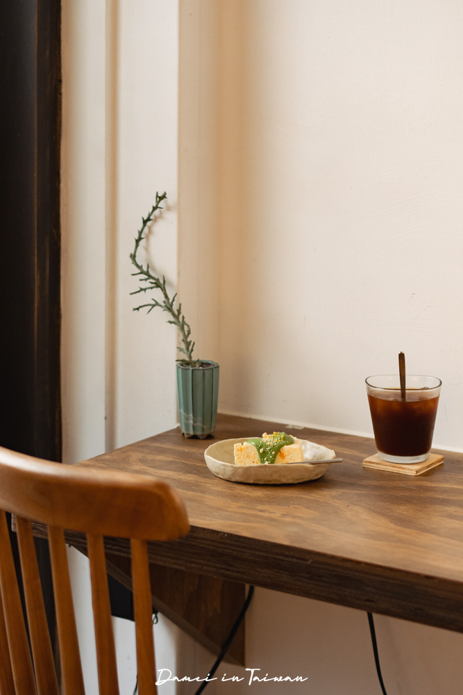 台北車站附近咖啡廳推薦「吃咖 Chikafe」必點酸奶起司蛋糕，回訪無數次的口袋名單
