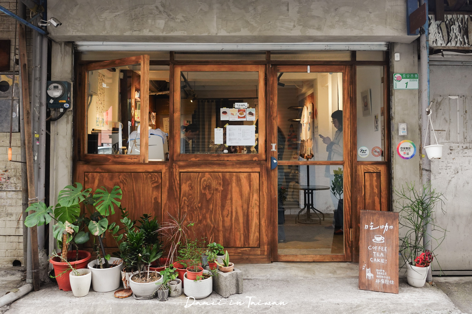 台北車站附近咖啡廳推薦「吃咖 Chikafe」必點酸奶起司蛋糕，回訪無數次的口袋名單