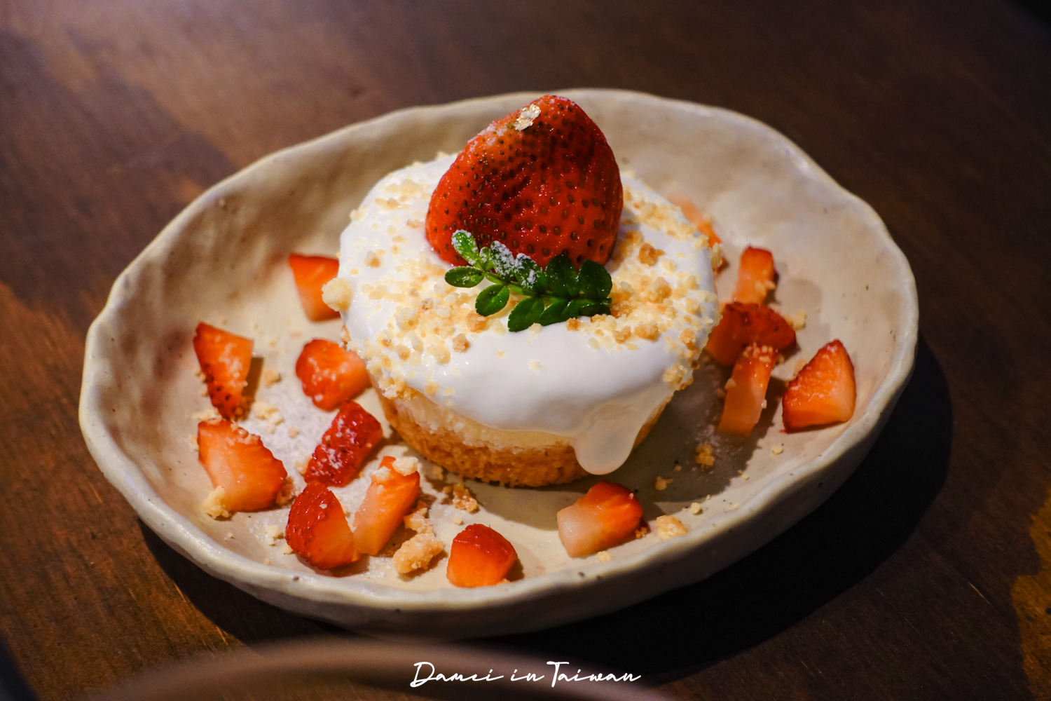 台北車站附近咖啡廳推薦「吃咖 Chikafe」必點酸奶起司蛋糕，回訪無數次的口袋名單