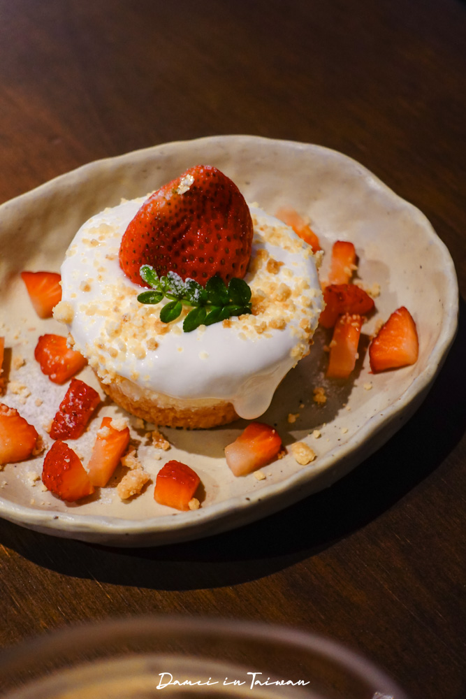 台北車站附近咖啡廳推薦「吃咖 Chikafe」必點酸奶起司蛋糕，回訪無數次的口袋名單