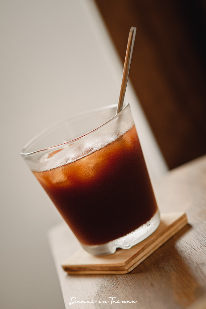 台北車站附近咖啡廳推薦「吃咖 Chikafe」必點酸奶起司蛋糕，回訪無數次的口袋名單