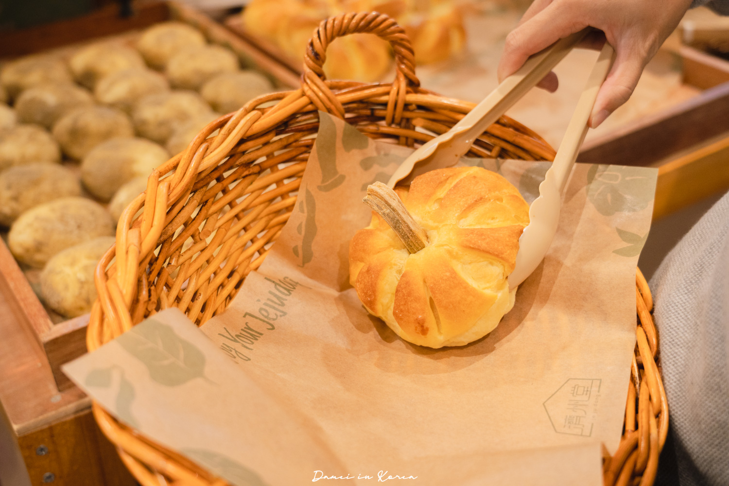 濟州大型咖啡廳推薦!濟州堂 Jejudang Bakery Café-逼真的農作物麵包,宛如走進農園的室內空間 - 第26張圖 濟州大型咖啡廳推薦!濟州堂 Jejudang Bakery Café-逼真的農作物麵包,宛如走進農園的室內空間