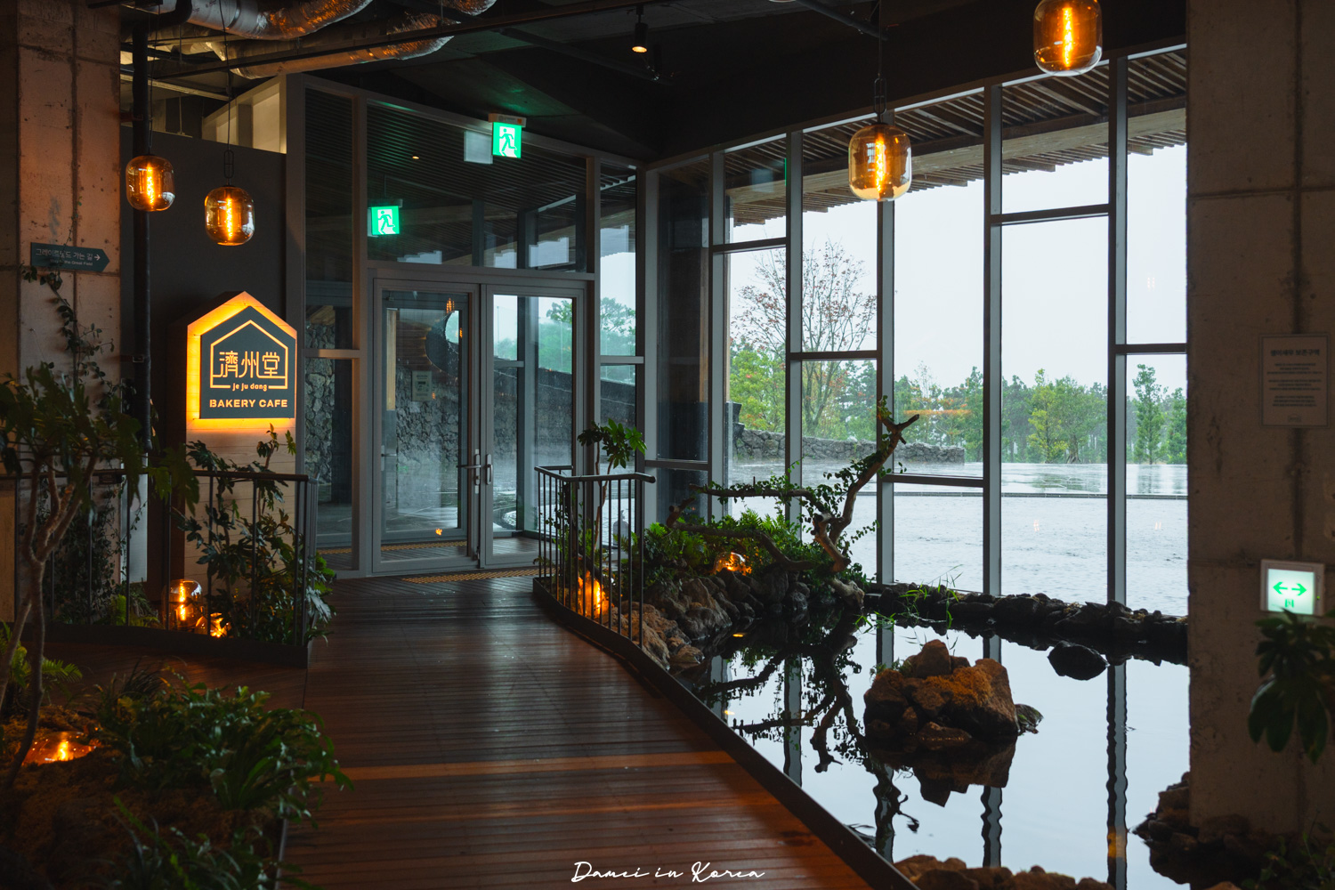 濟州大型咖啡廳推薦!濟州堂 Jejudang Bakery Café-逼真的農作物麵包,宛如走進農園的室內空間 - 第3張圖 濟州大型咖啡廳推薦!濟州堂 Jejudang Bakery Café-逼真的農作物麵包,宛如走進農園的室內空間