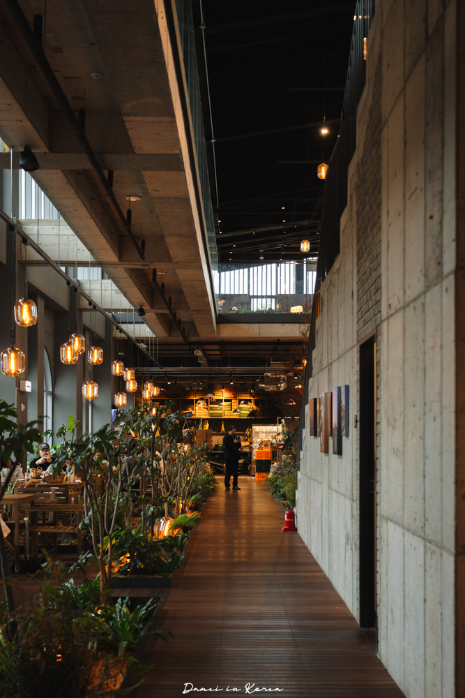 濟州大型咖啡廳推薦!濟州堂 Jejudang Bakery Café-逼真的農作物麵包,宛如走進農園的室內空間 - 第11張圖 濟州大型咖啡廳推薦!濟州堂 Jejudang Bakery Café-逼真的農作物麵包,宛如走進農園的室內空間