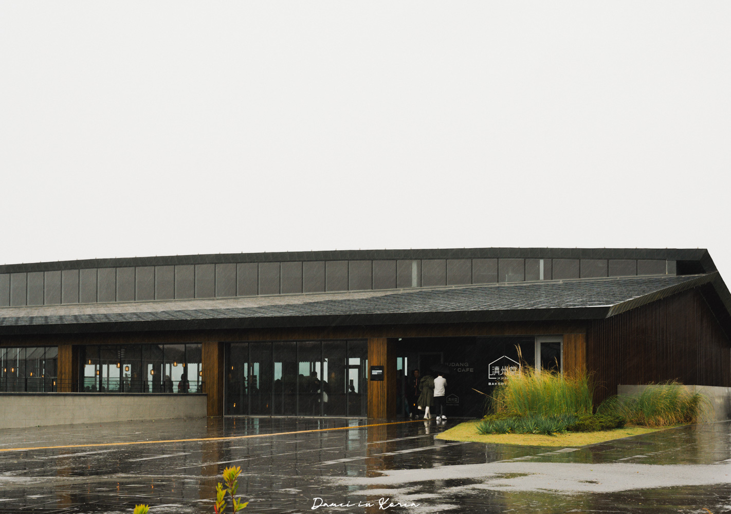 濟州大型咖啡廳推薦!濟州堂 Jejudang Bakery Café-逼真的農作物麵包,宛如走進農園的室內空間 - 第2張圖 濟州大型咖啡廳推薦!濟州堂 Jejudang Bakery Café-逼真的農作物麵包,宛如走進農園的室內空間