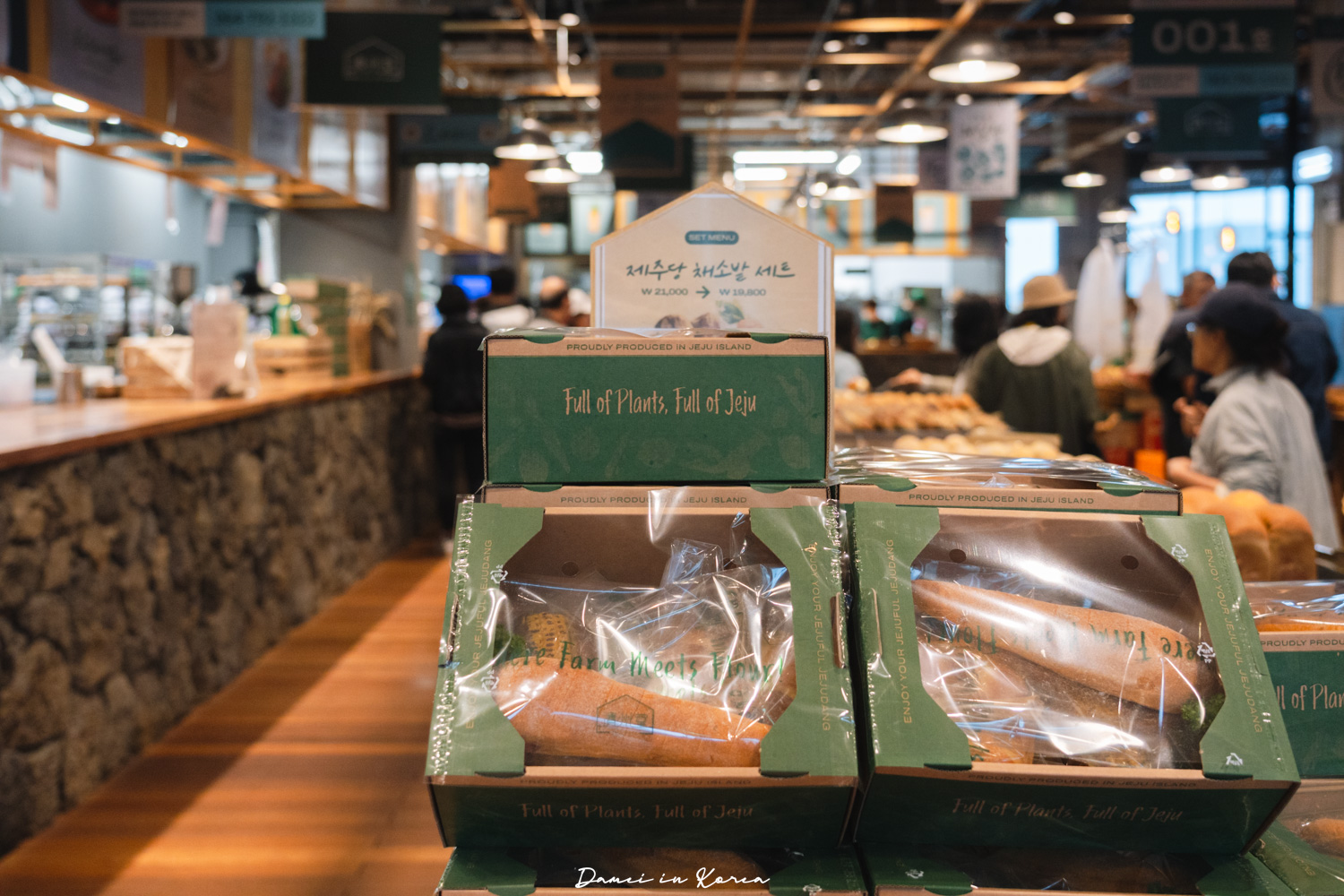 濟州大型咖啡廳推薦!濟州堂 Jejudang Bakery Café-逼真的農作物麵包,宛如走進農園的室內空間 - 第18張圖 濟州大型咖啡廳推薦!濟州堂 Jejudang Bakery Café-逼真的農作物麵包,宛如走進農園的室內空間