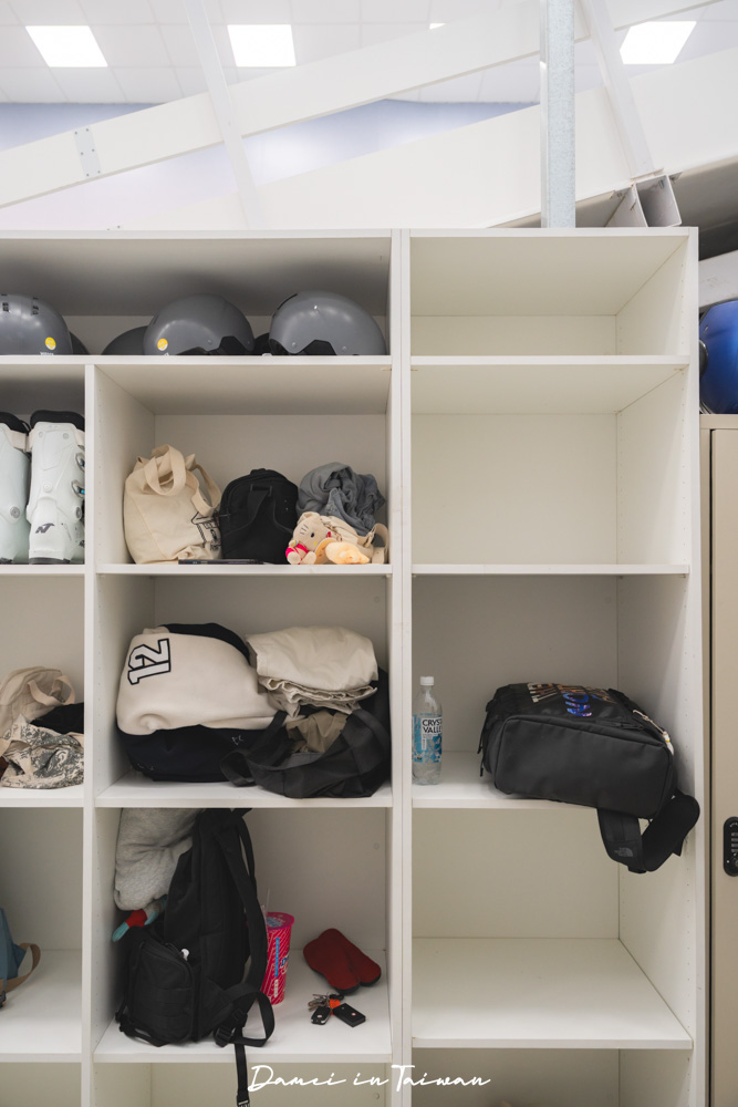 高雄滑雪學校推薦！王子室內滑雪學校-單板課程體驗心得、課程費用公開