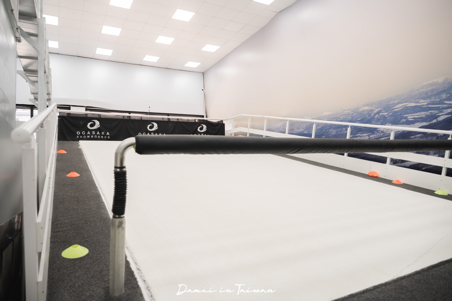 高雄滑雪學校推薦！王子室內滑雪學校-單板課程體驗心得、課程費用公開