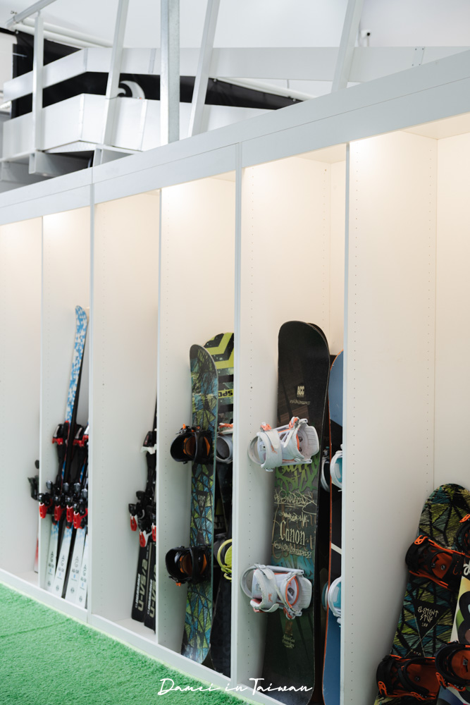 高雄滑雪學校推薦！王子室內滑雪學校-單板課程體驗心得、課程費用公開
