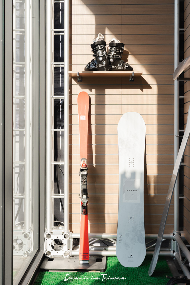 高雄滑雪學校推薦！王子室內滑雪學校-單板課程體驗心得、課程費用公開