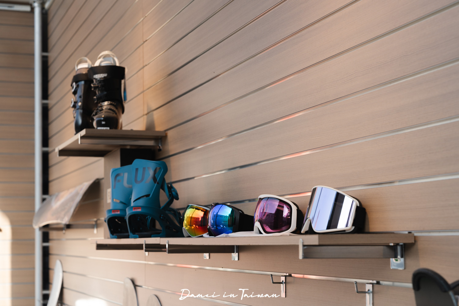 高雄滑雪學校推薦！王子室內滑雪學校-單板課程體驗心得、課程費用公開