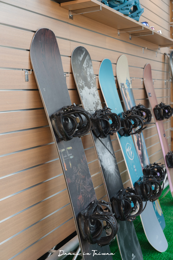 高雄滑雪學校推薦！王子室內滑雪學校-單板課程體驗心得、課程費用公開