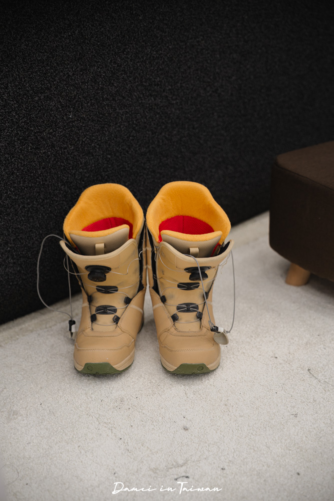 高雄滑雪學校推薦！王子室內滑雪學校-單板課程體驗心得、課程費用公開