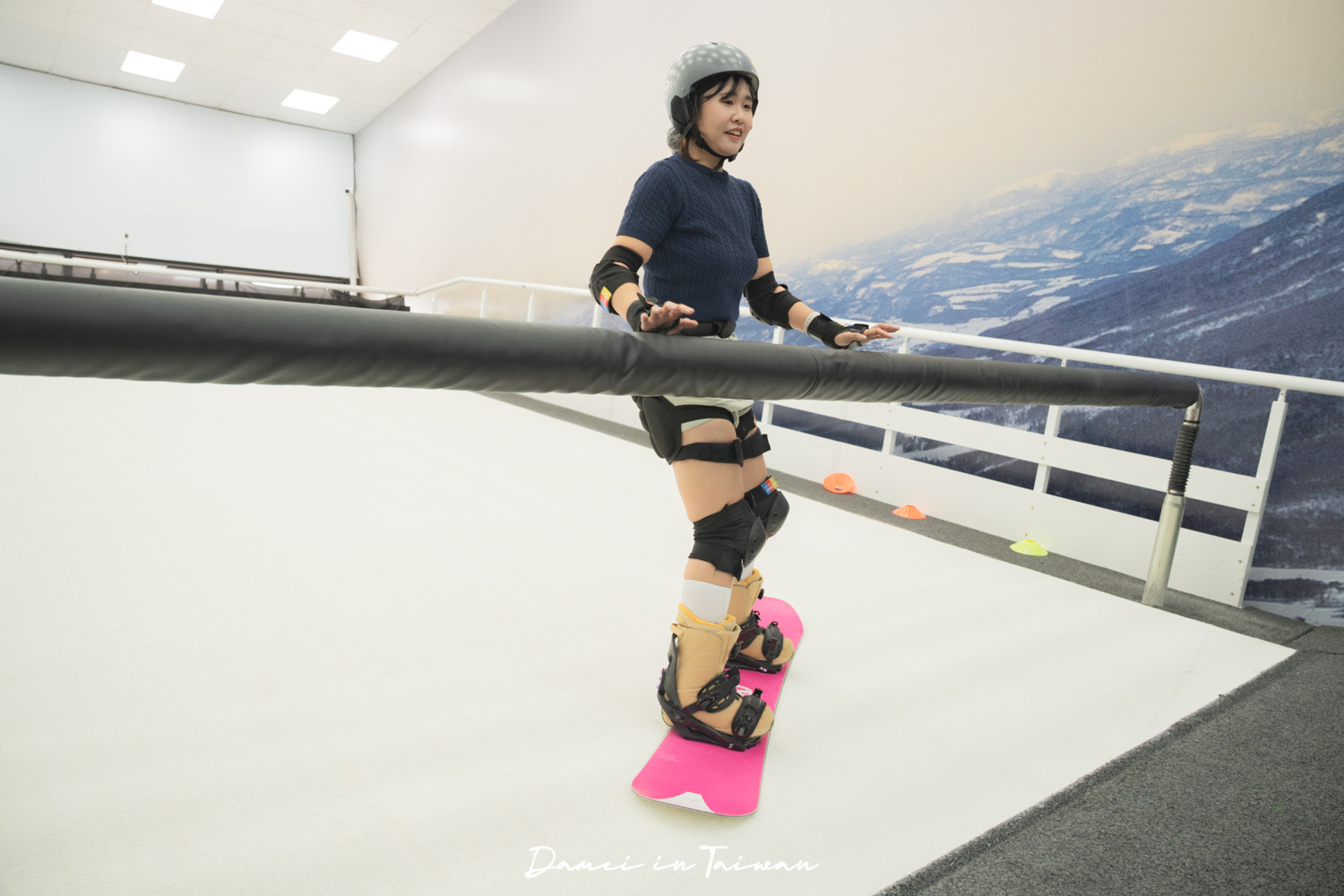 高雄滑雪學校推薦！王子室內滑雪學校-單板課程體驗心得、課程費用公開