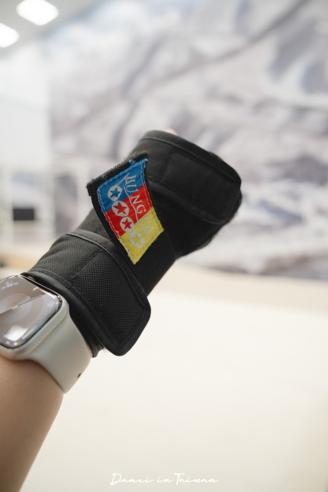 高雄滑雪學校推薦！王子室內滑雪學校-單板課程體驗心得、課程費用公開