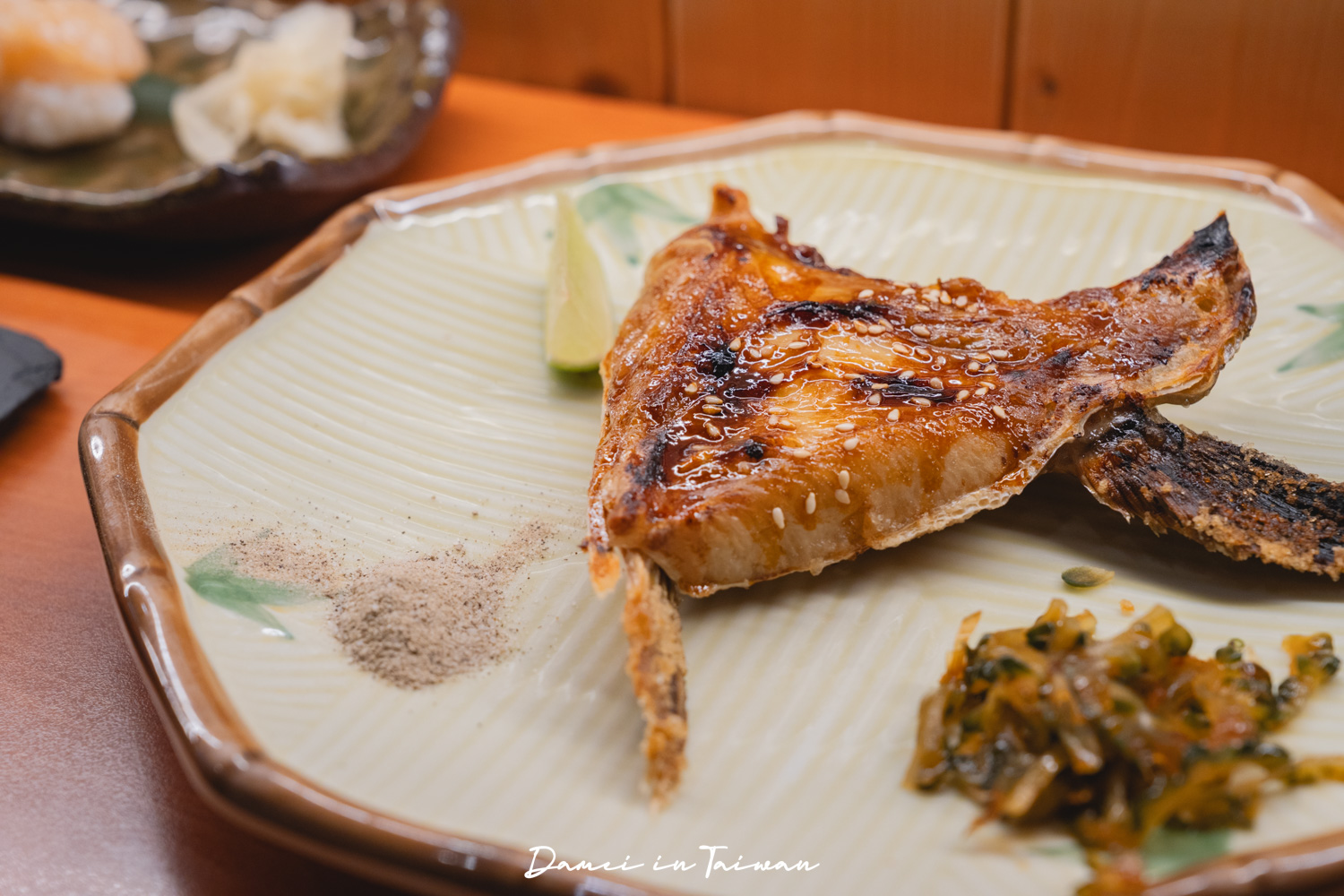 逢甲美食推薦「稻鮨板前吞食」厚切又新鮮的生魚片,擺盤也十分用心 - 第25張圖 逢甲美食推薦「稻鮨板前吞食」厚切又新鮮的生魚片,擺盤也十分用心