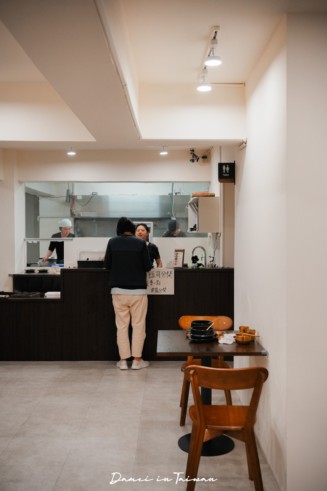 台北豬肉湯飯推薦！釜山湯飯부산국밥-新鮮豬骨熬煮，附近上班族的口袋名單