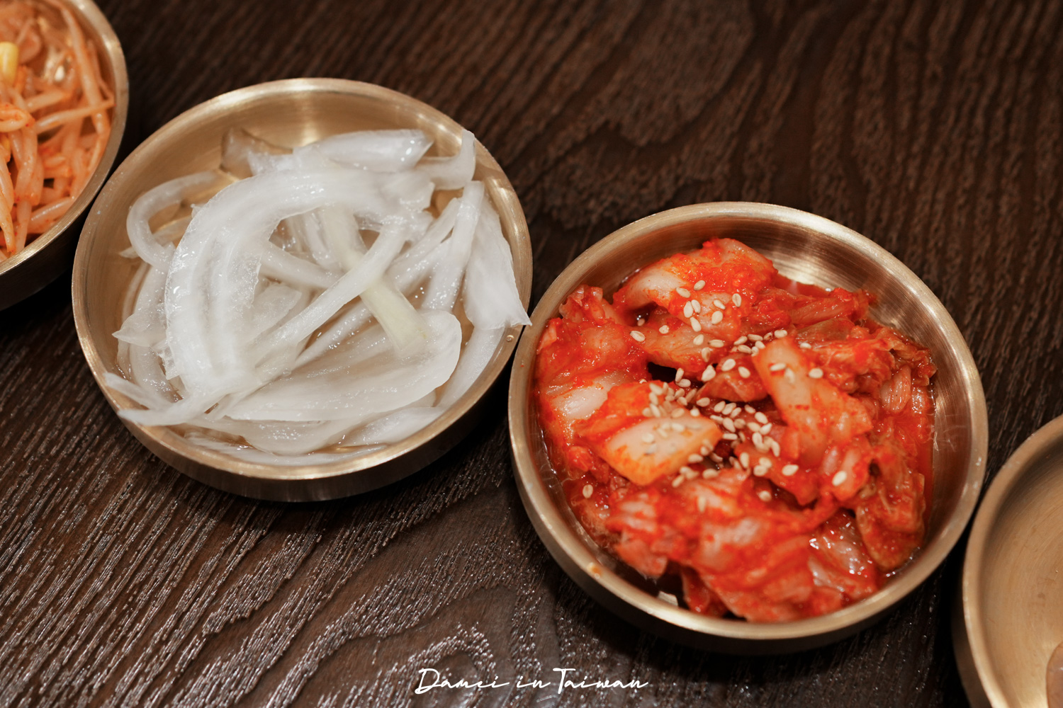 台北豬肉湯飯推薦！釜山湯飯부산국밥-新鮮豬骨熬煮，附近上班族的口袋名單