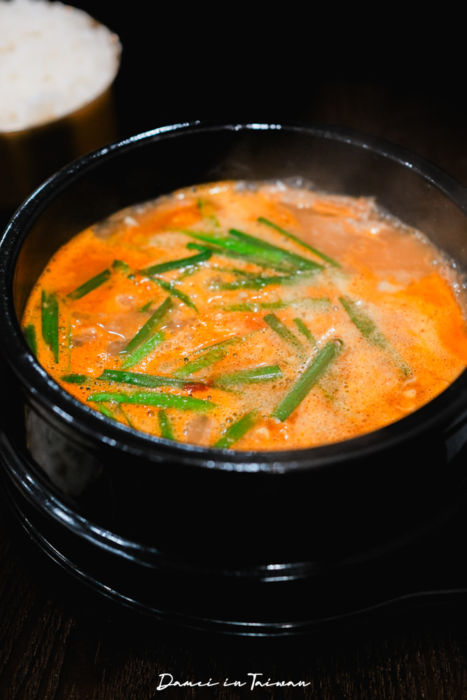 台北豬肉湯飯推薦！釜山湯飯부산국밥-新鮮豬骨熬煮，附近上班族的口袋名單